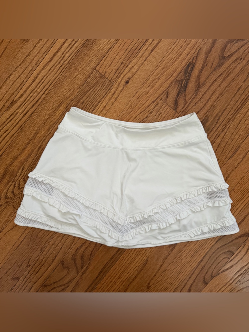 Women’s Lilly Pulitzer - White Pull-On Skort w Mesh and Ruffle Details. Size: XS - Picture 4 of 4